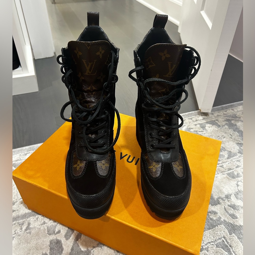 *Authentic* Louis Vuitton Laureate Platform Deser… - image 2